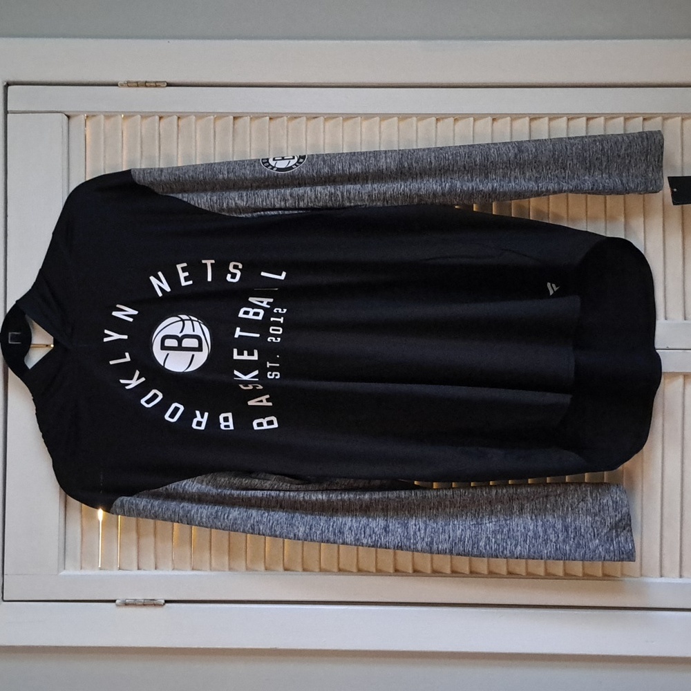 Long.Sleeve Brooklyn Nets T-shirt.